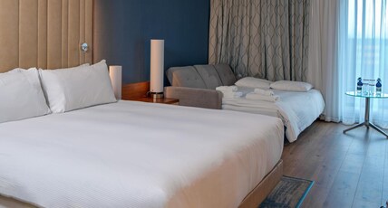 Hilton London Heathrow Airport Terminal 5 Room Type - 1 KING 1 SOFABED FAMILY RM