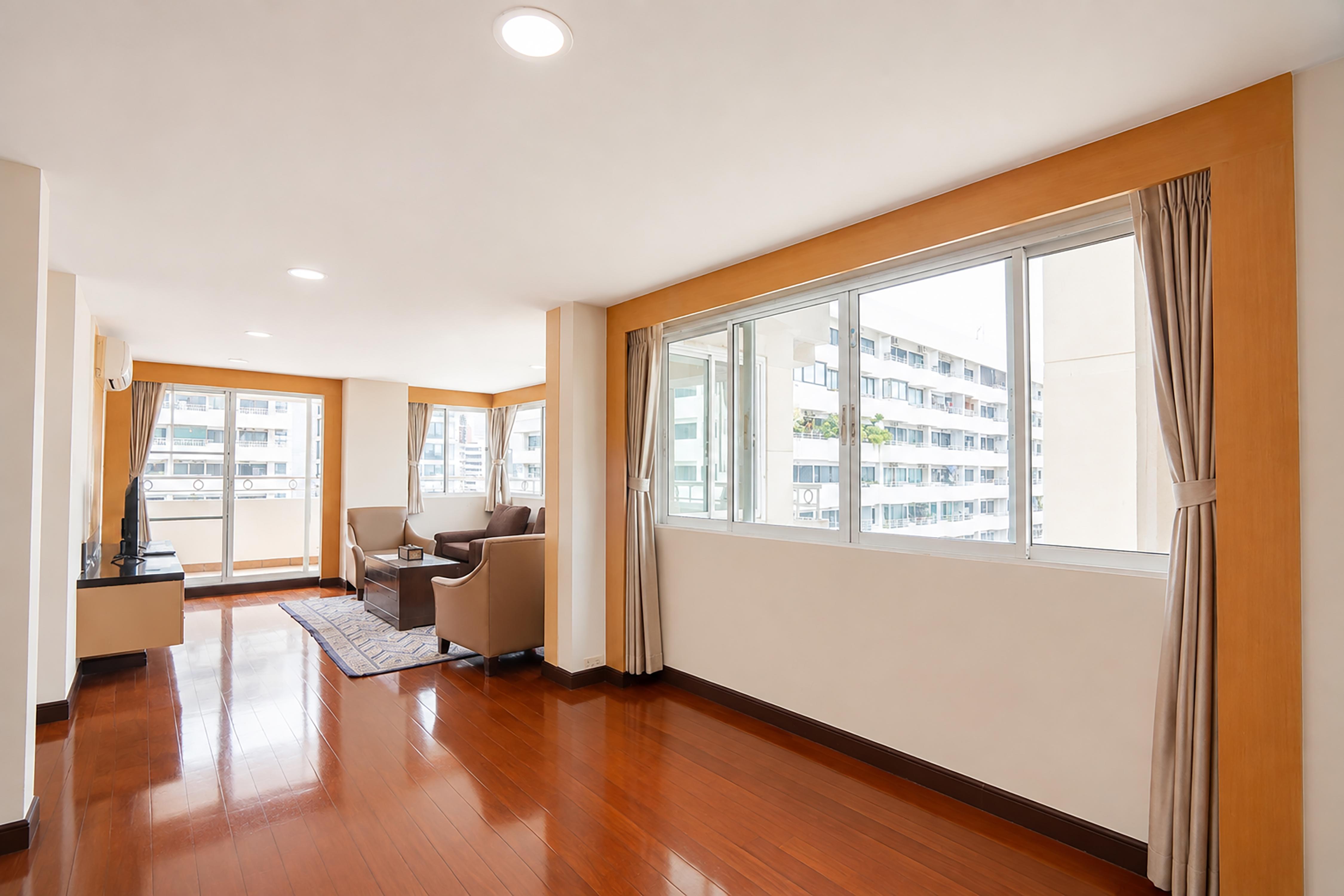 The Mercer Sukhumvit 4 – Formerly S.M. Grande Residence - Tap to explore photos
