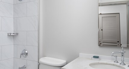 Hilton Orrington/Evanston Room Type - 1 KING DELUXE ROOM