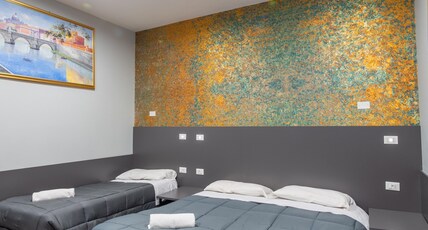 Alessandro Palace & Bar Hostel Room Type - Superior Double Room Ensuite at Annex