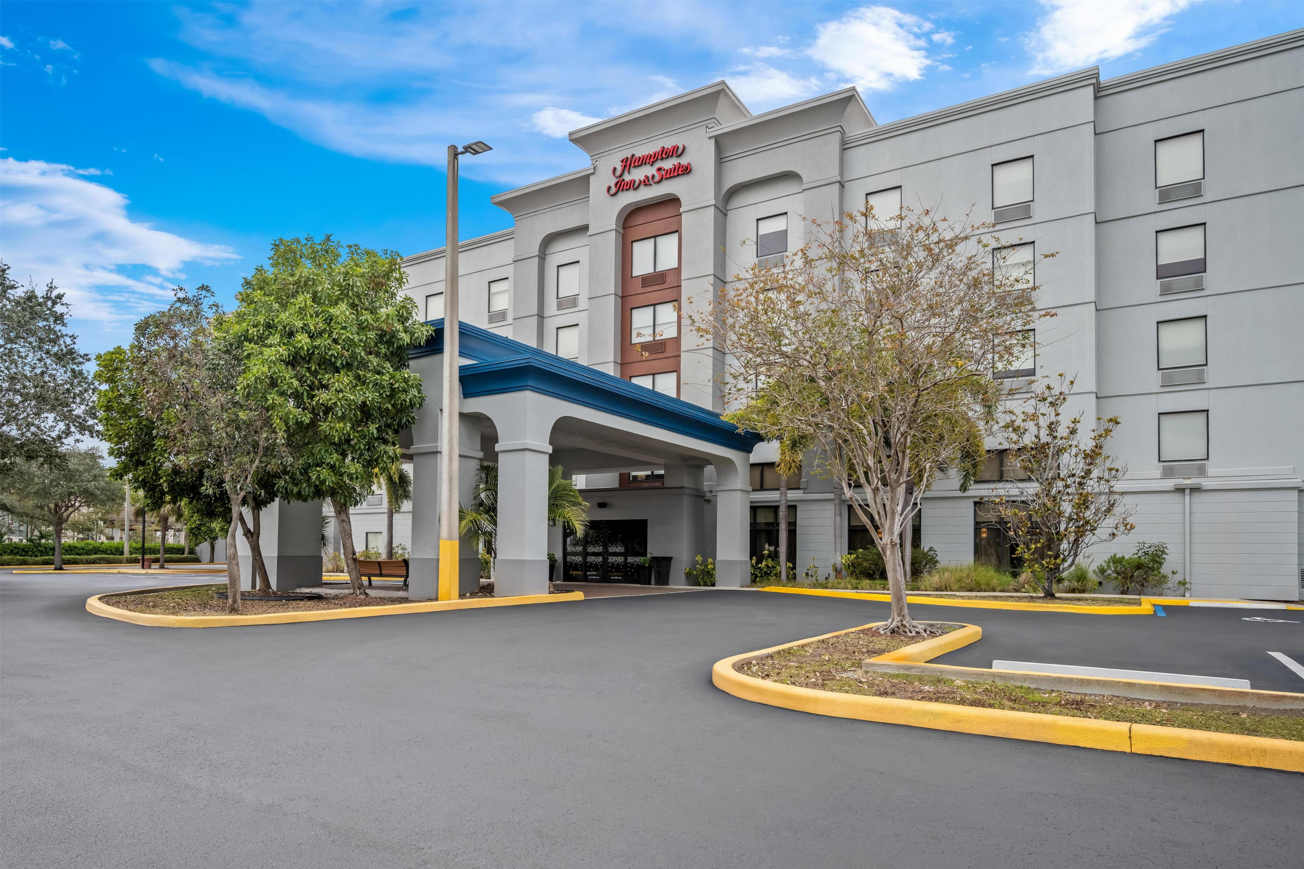 Hampton Inn & Suites Ft. Lauderdale West-Sawgrass/Tamarac - Tap to explore photos