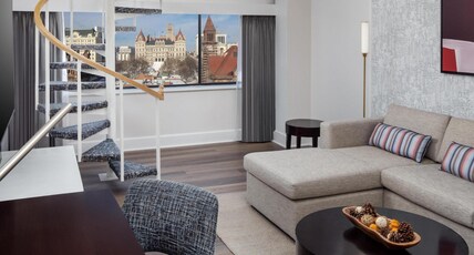 Hilton Albany Room Type - 1 KNG BI-LVL EXEC FL SUITE
