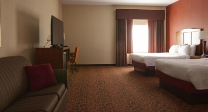 Hampton Inn Bangor Room Type - 2 QN W SOFA FRIDGE MICROWV