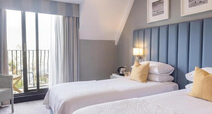 Best Western Plus The Connaught Hotel Room Type - 2 Single Beds, Non-Smoking, Balcony