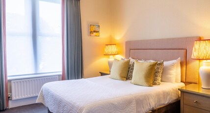 Best Western Plus The Connaught Hotel Room Type - Suite-1 King Bed, Non-Smoking, Lounge, Shower Only