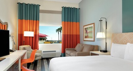DoubleTree by Hilton Galveston Beach Room Type - 1K MB HR ACC RI- SOFA BED