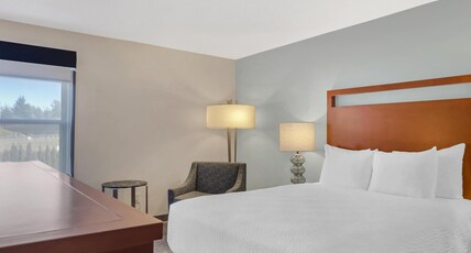 Best Western Plus Bellingham Airport Hotel Room Type - Accessible - 1 Queen, Mobility Accessible, Communication Assistance, Roll In Shower, Non-Smoking, Fu Best Western Plus Bellingham Airport Hotel Room Type - Accessible - 1 Queen, Mobility Accessible, Communication Assistance, Roll In Shower, Non-Smoking, Fu