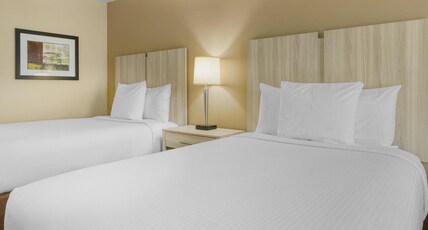 Best Western Battlefield Inn Room Type - Accessible - 2 Double, Mobility Accessible, Roll In Shower, Non-Smoking, Full Breakfast Best Western Battlefield Inn Room Type - Accessible - 2 Double, Mobility Accessible, Roll In Shower, Non-Smoking, Full Breakfast