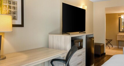 Best Western Battlefield Inn Room Type - 2 Double Beds, Non-Smoking, Extra Long Bed, High Speed Internet Access, Pillow Top Mattress, Microwa Best Western Battlefield Inn Room Type - 2 Double Beds, Non-Smoking, Extra Long Bed, High Speed Internet Access, Pillow Top Mattress, Microwa