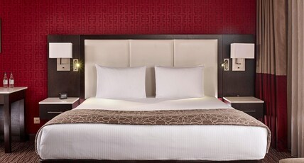 DoubleTree by Hilton Hotel - Nottingham Gateway Room Type - KING DELUXE ROOM