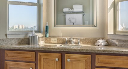Hilton Grand Vacations at SeaWorld Room Type - 1KG 4QN 3 BEDROOM SUITE