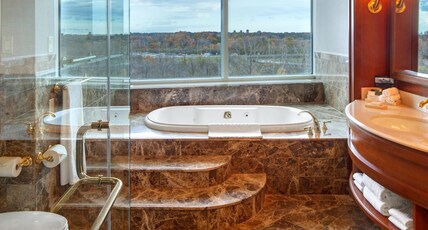 Hilton Lac-Leamy Room Type - 1QB WALL BED W WHIRLPOOL