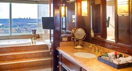 Hilton Lac-Leamy Room Type - 1 KING EXEC FL ROYAL SUITE