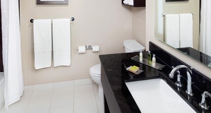 DoubleTree by Hilton Manchester Downtown Room Type - 2 DOUBLE BEDS