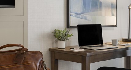 Best Western Premier Hotel Aristocrate Room Type - 1 King Bed, Non-Smoking, Executive Room, Balcony, In-Room Safe, Microwave And Refrigerator, Rain Sho