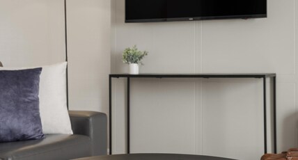 Best Western Premier Hotel Aristocrate Room Type - Suite-1 King Bed, Non-Smoking, Murphy Bed, Balcony, Whirlpool, Living Room, Microwave And Refrigerat