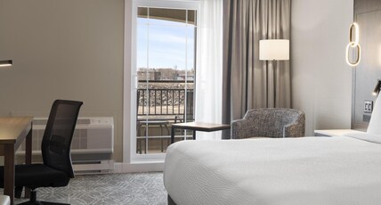 Best Western Premier Hotel Aristocrate Room Type - 1 King Bed, Non-Smoking, Second Floor, Executive Room, Balcony, In-Room Safe, Microwave And Refriger
