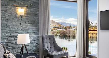 DoubleTree by Hilton Queenstown Room Type - KING DELUX LAKE KITCHNT