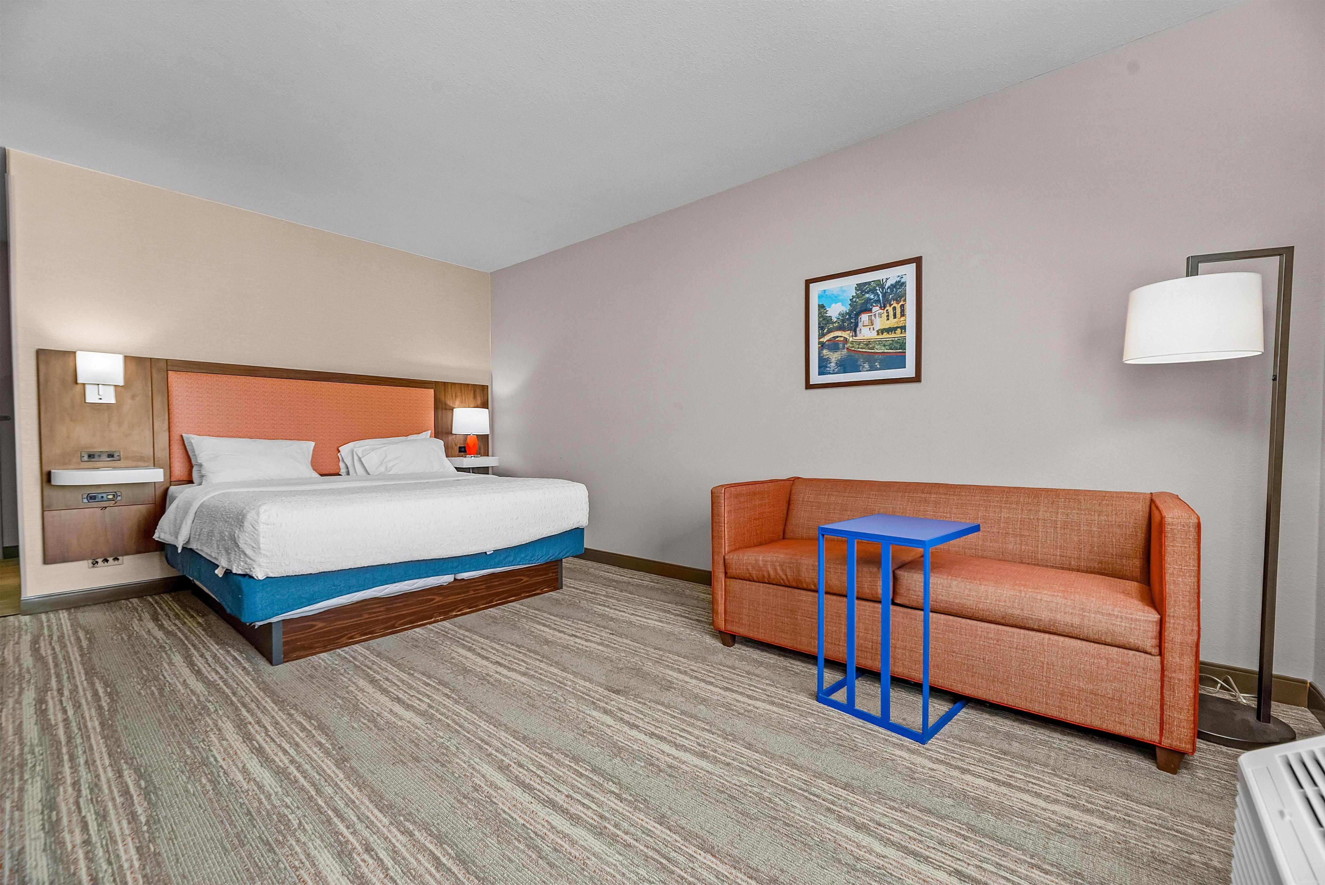 Hampton Inn & Suites New Braunfels, TX - Tap to explore photos