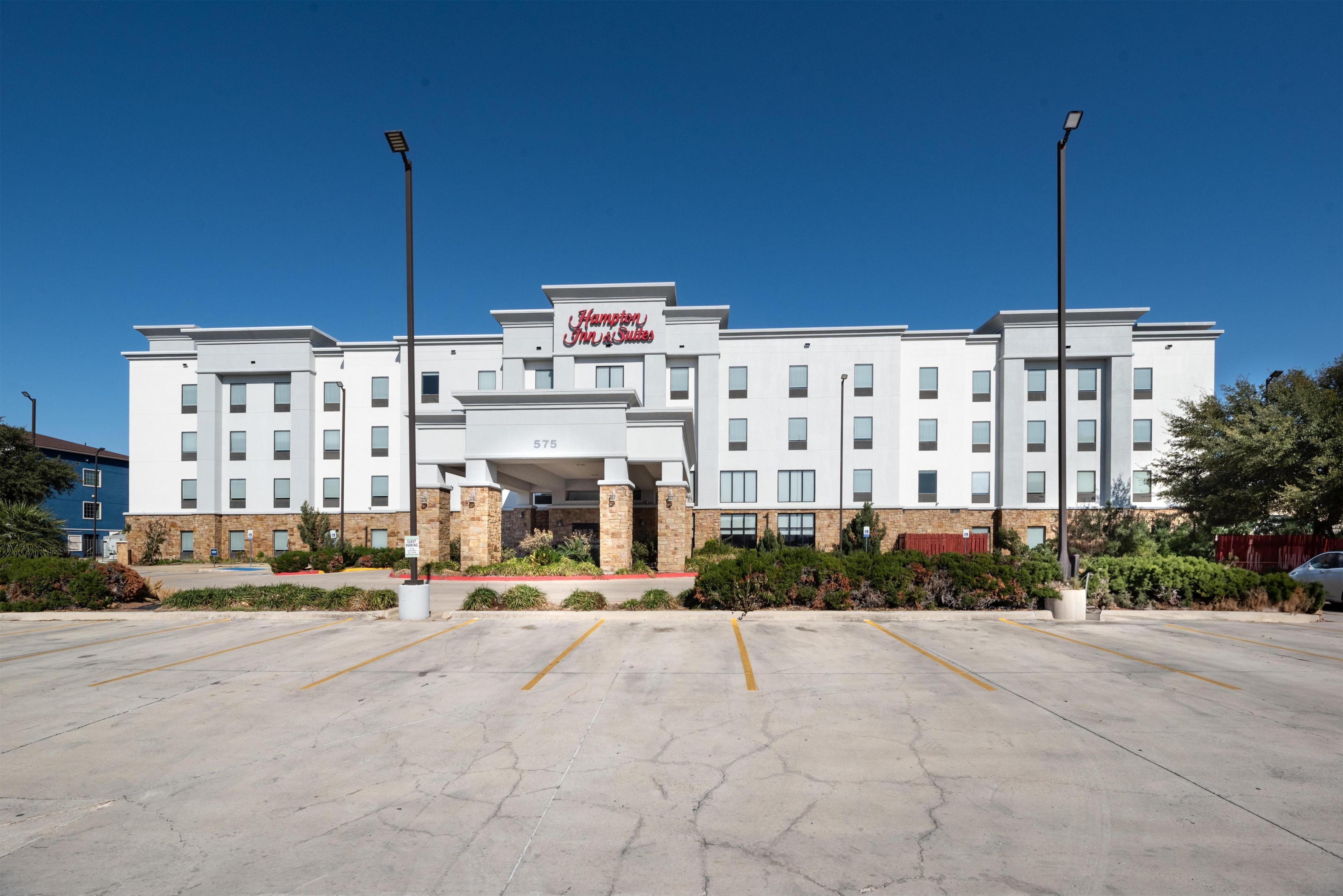 Hampton Inn & Suites New Braunfels, TX - Tap to explore photos