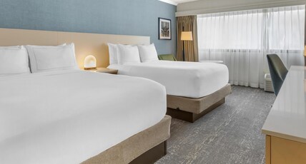 DoubleTree by Hilton Spokane City Center Room Type - 2 QUEEN BED SKYLINE VIEW