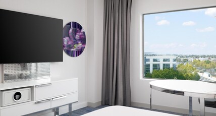Hilton Santa Clara Room Type - 1 KING SUPERIOR CITY VIEW