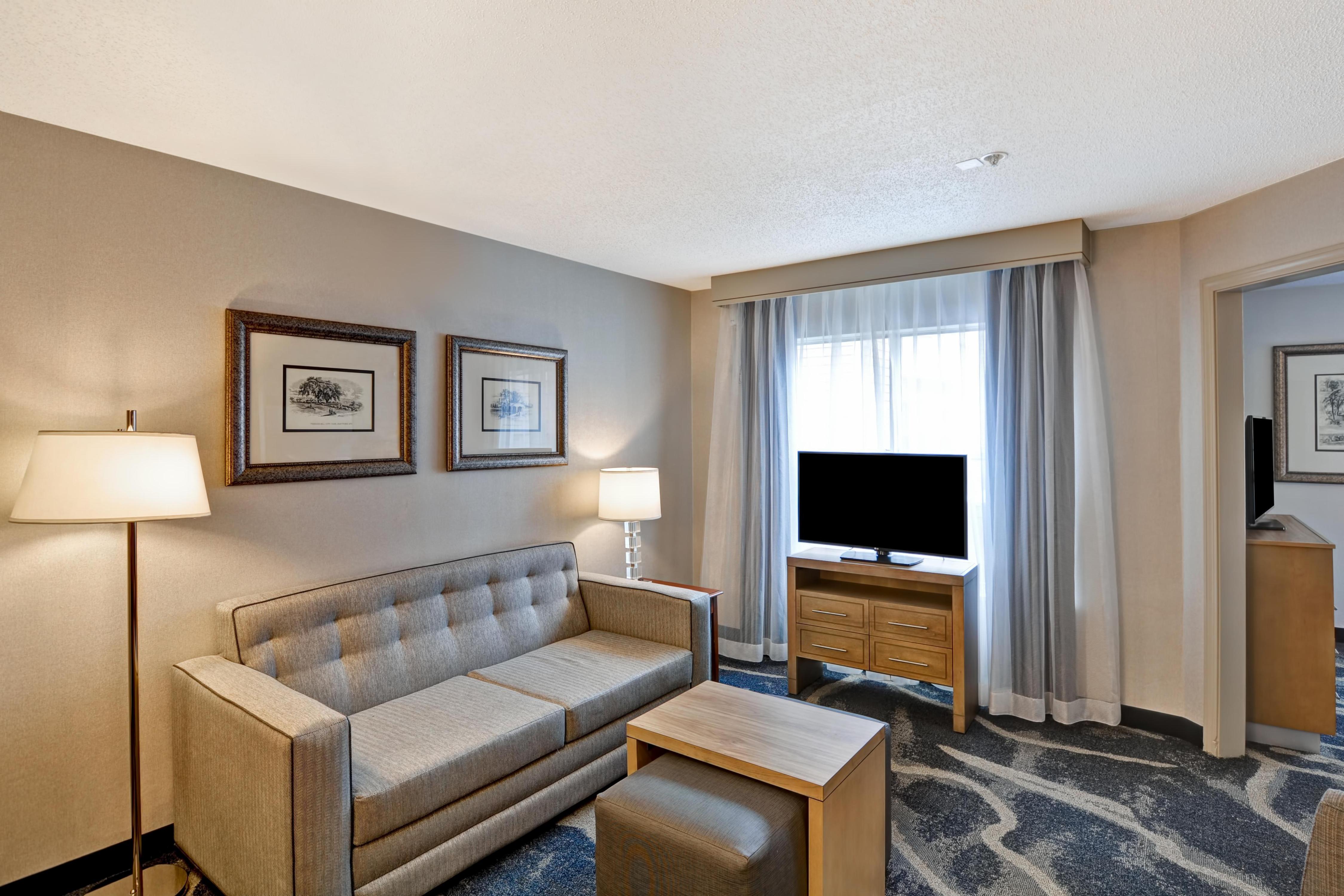 Homewood Suites Hartford/Windsor Locks - Tap to explore photos