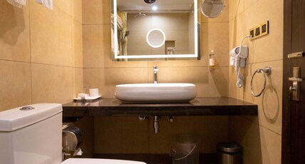 Hotel Godwin Room Type - Standard Room (Twin Bed)