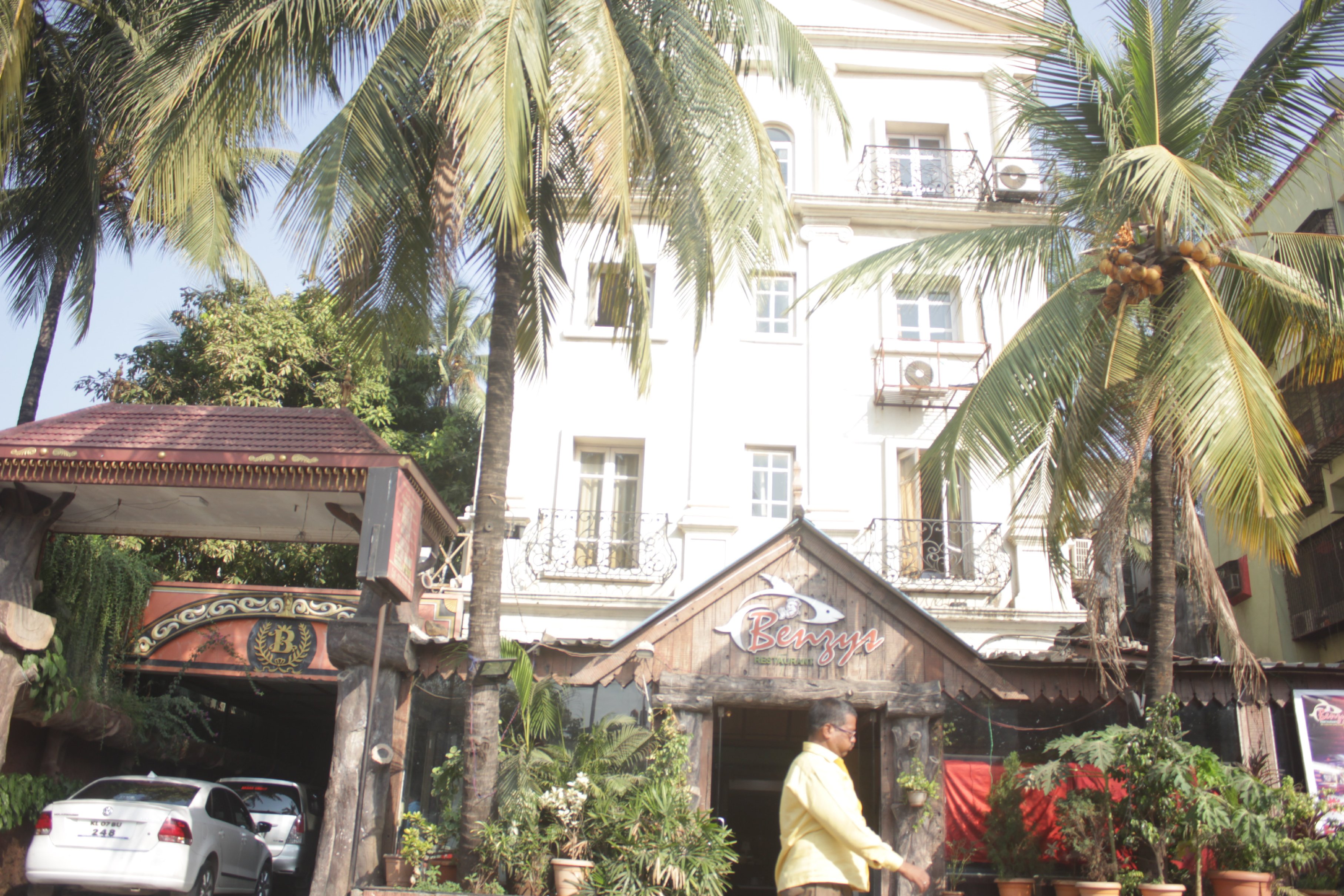 Hotel Benzy Palace, Near Mumbai International Airport - Tap to explore photos