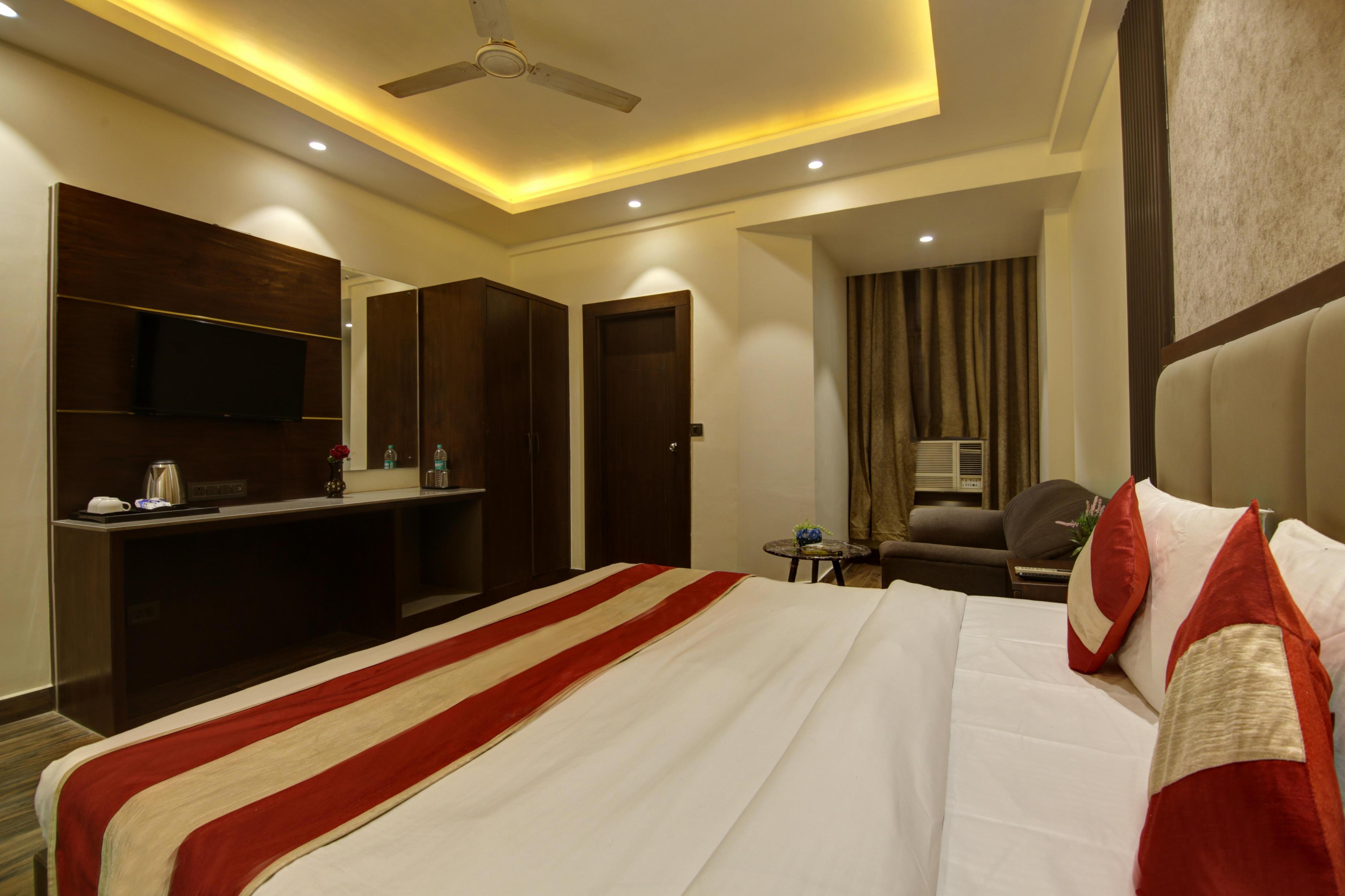 Hotel Kashish Plaza - Tap to explore photos