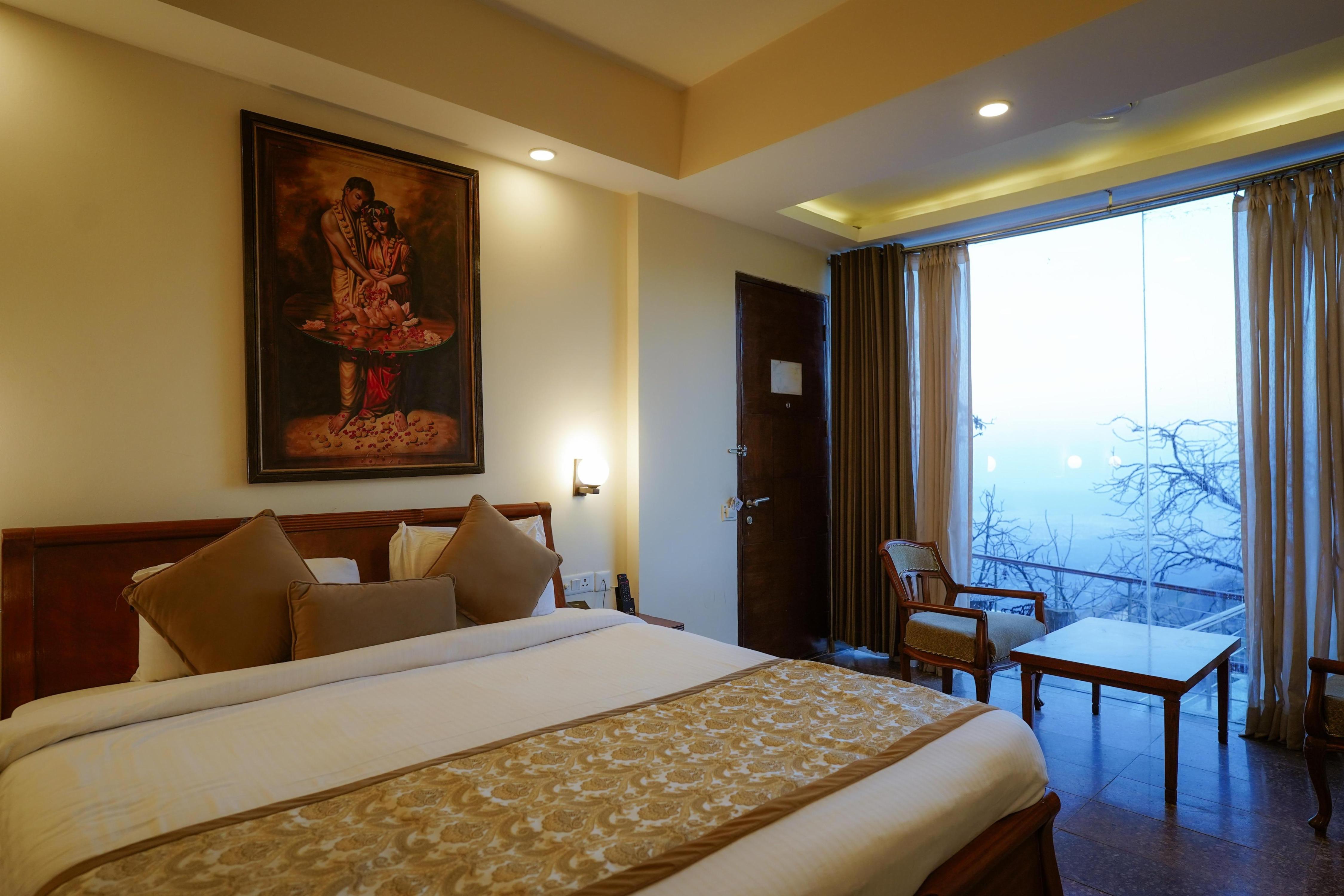 Hotel Green Castle Mall Road, Mussoorie Room Type - Deluxe Room Valley View Bathtub