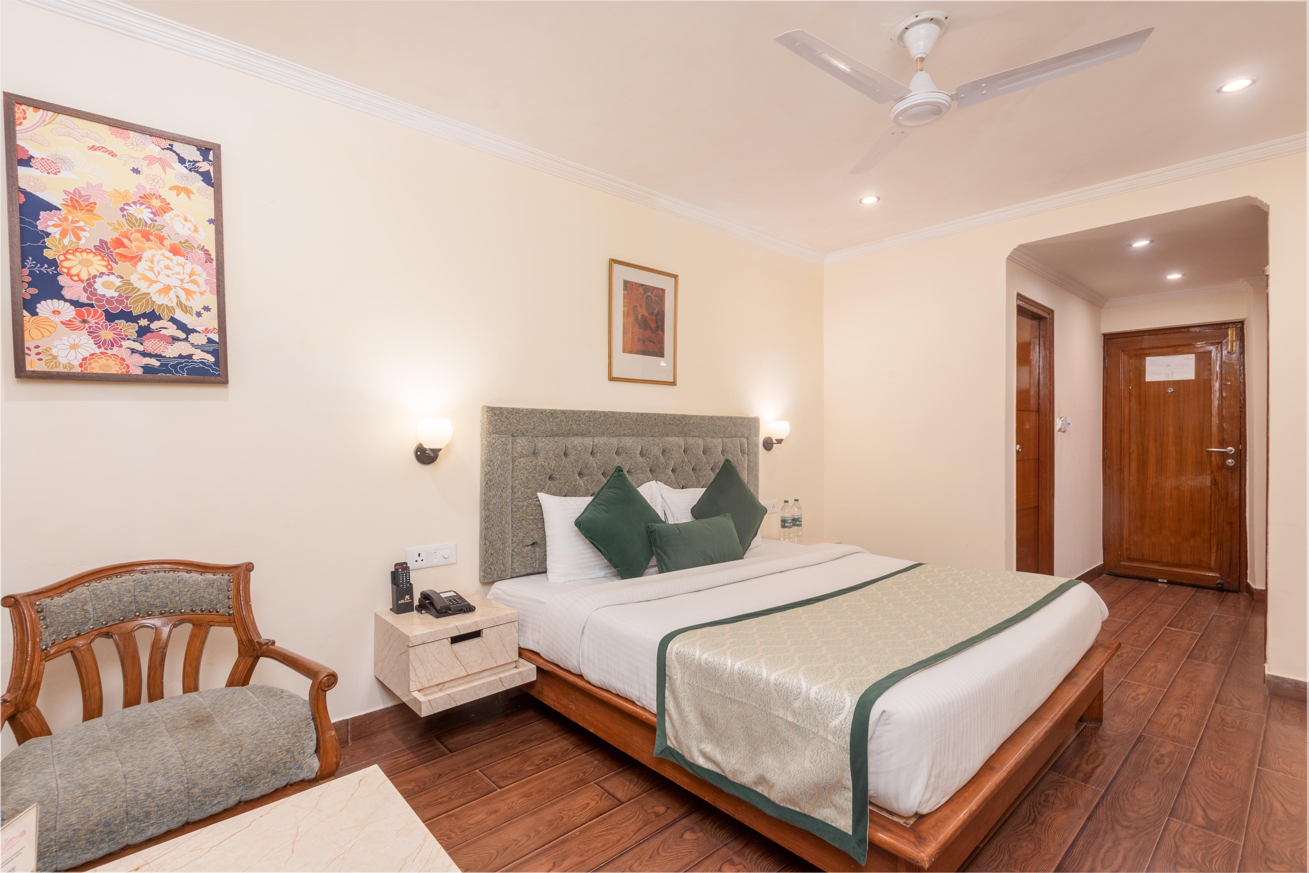 Hotel Green Castle Mall Road, Mussoorie Room Type - Deluxe Room (Non Valley View)