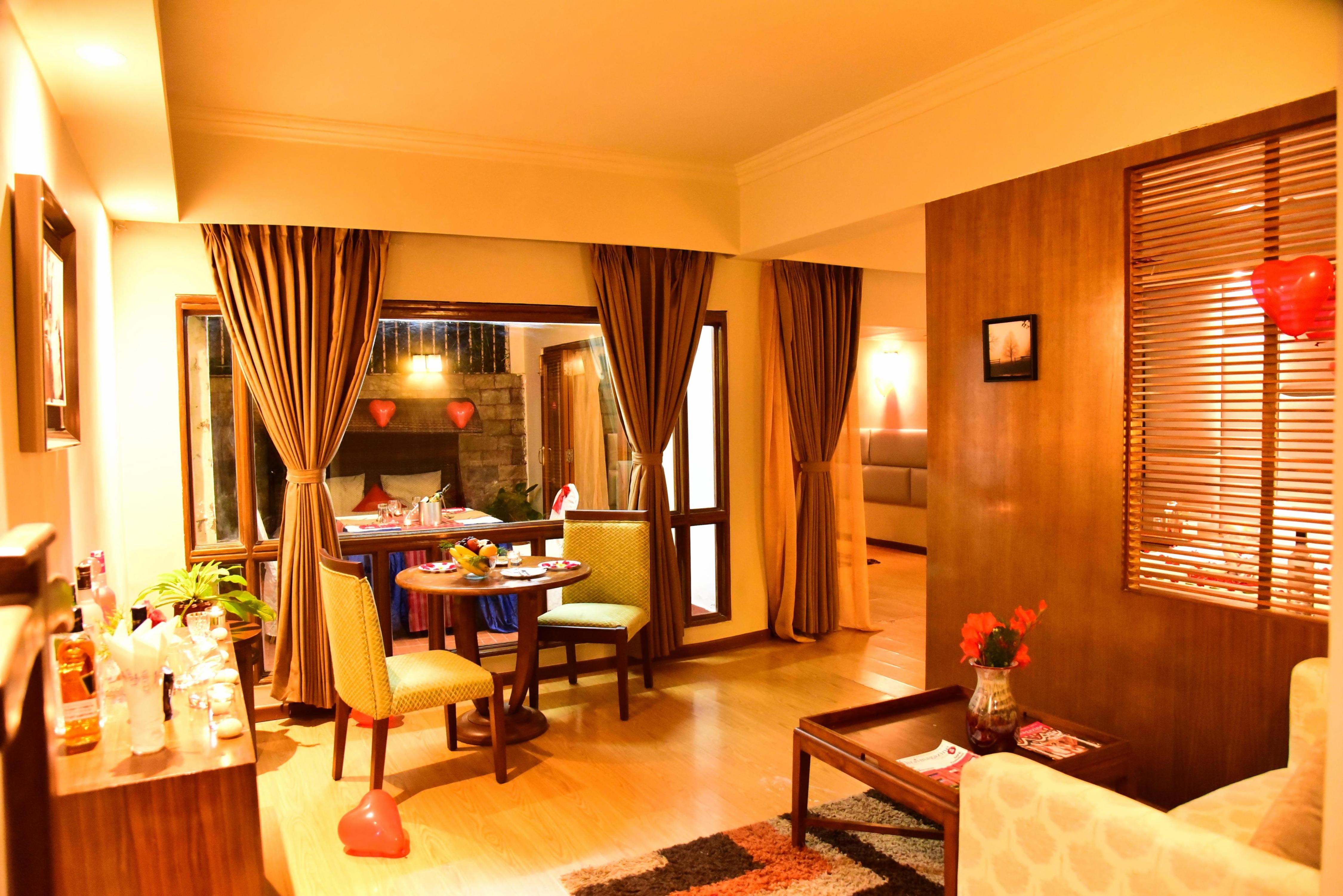 Sinclairs Retreat Ooty Room Type - Nilgiri Suite (With Bathtub)