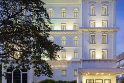 The Avenue Center Hotel