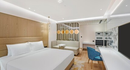 Radisson Blu Hotel & Suites GRT Chennai Room Type - Jr. Suite