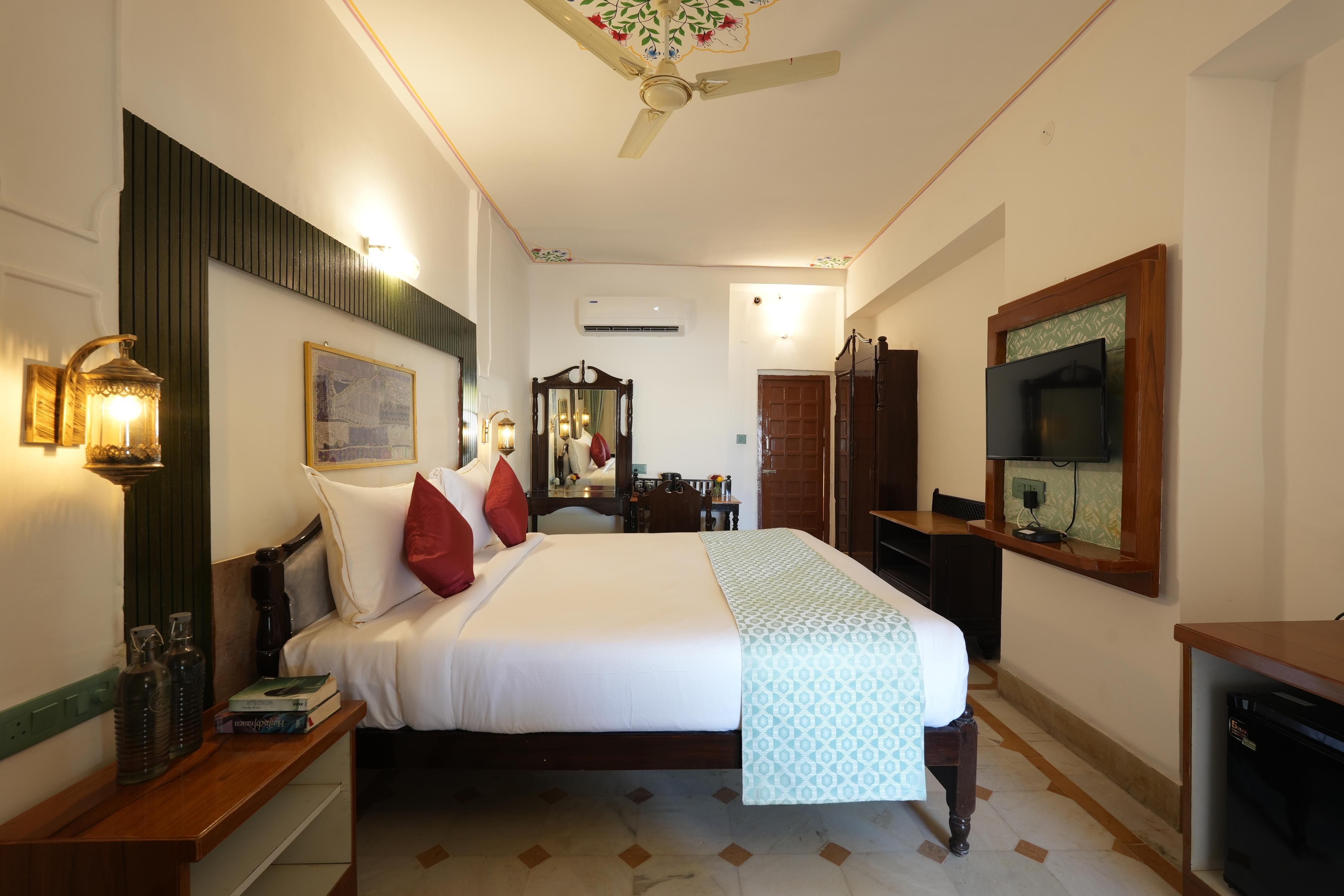 Hotel Narayan Niwas Palace - Tap to explore photos