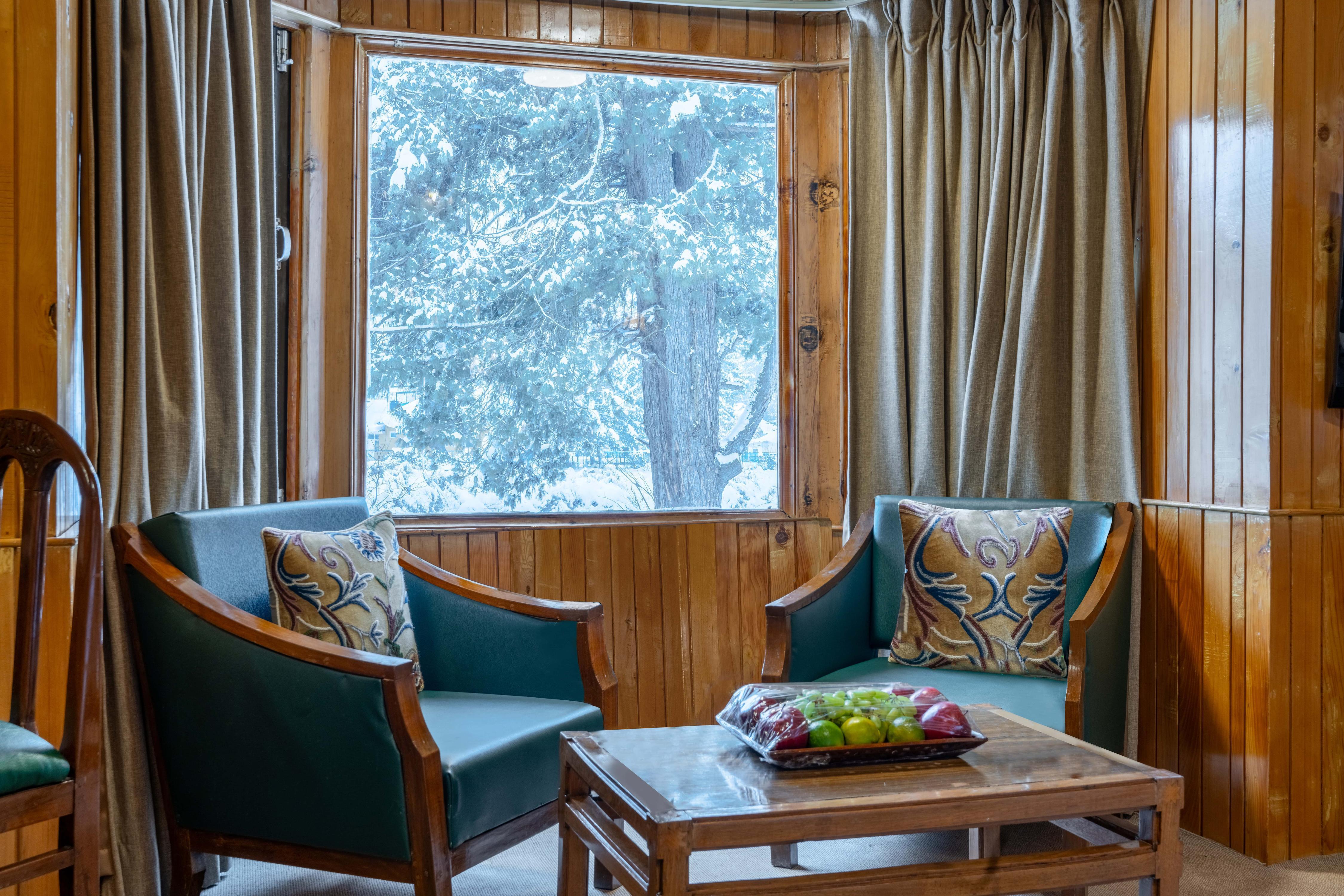 Heevan Pahalgam - River Front Luxury Retreat - Tap to explore photos
