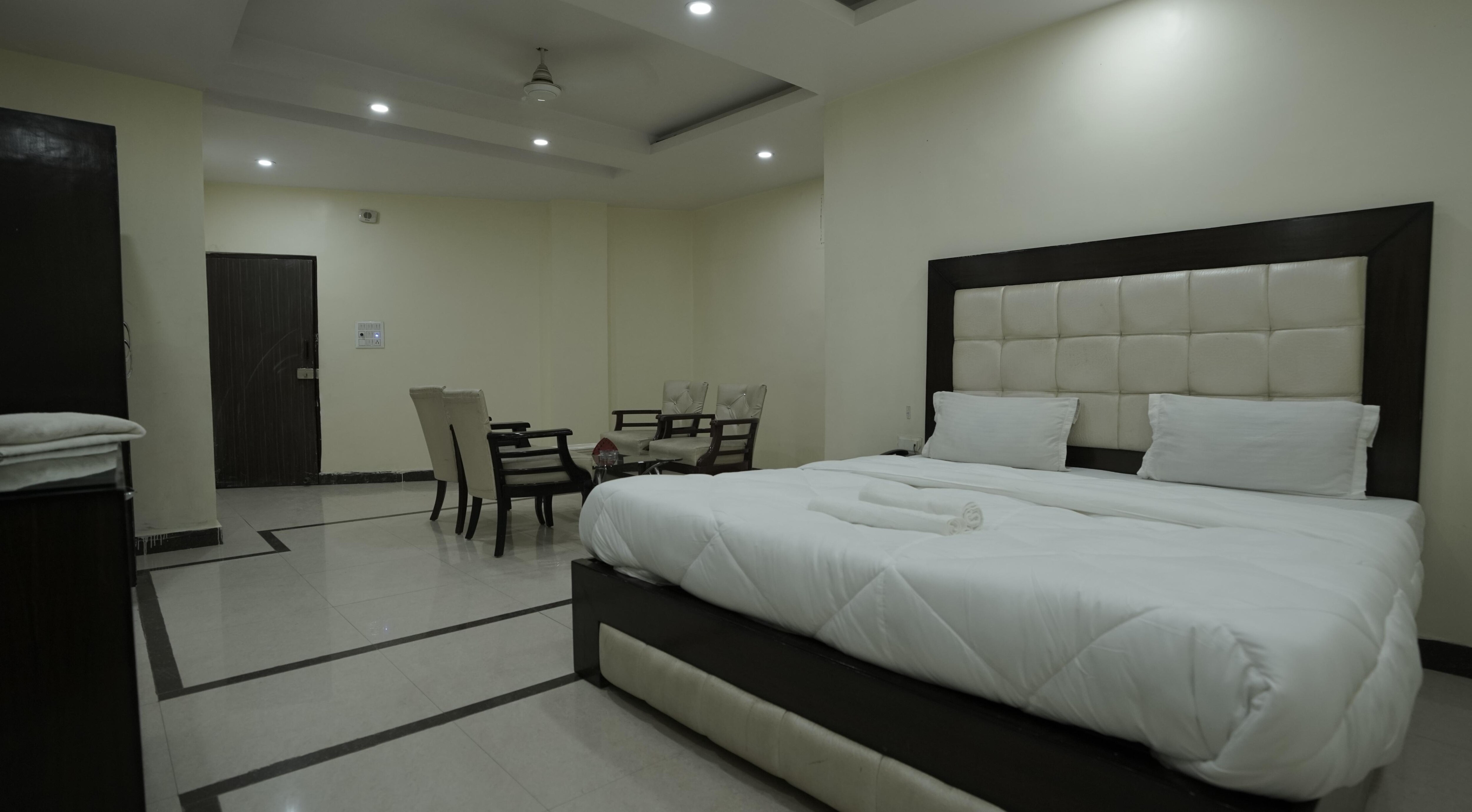 Hotel Paradise near Kanpur District Court - Tap to explore photos