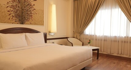 Clarks Amer Room Type - Superior King Bed Room