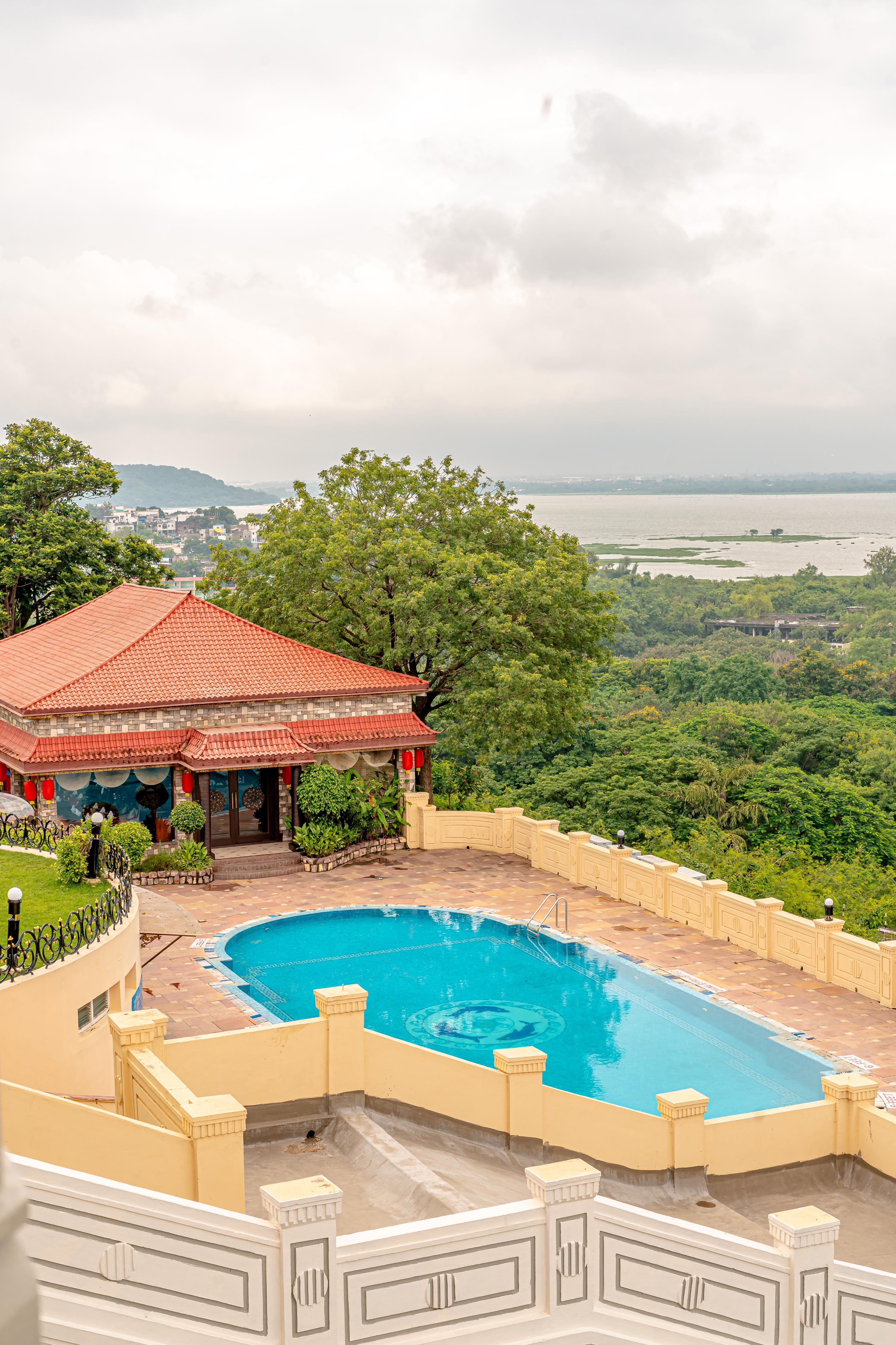 Noor-Us-Sabah Palace - Tap to explore photos