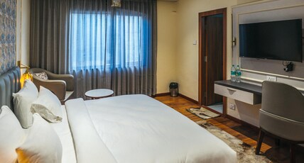 New Hotel Snow Crest Room Type - Executive Neelkanth View (Premier)