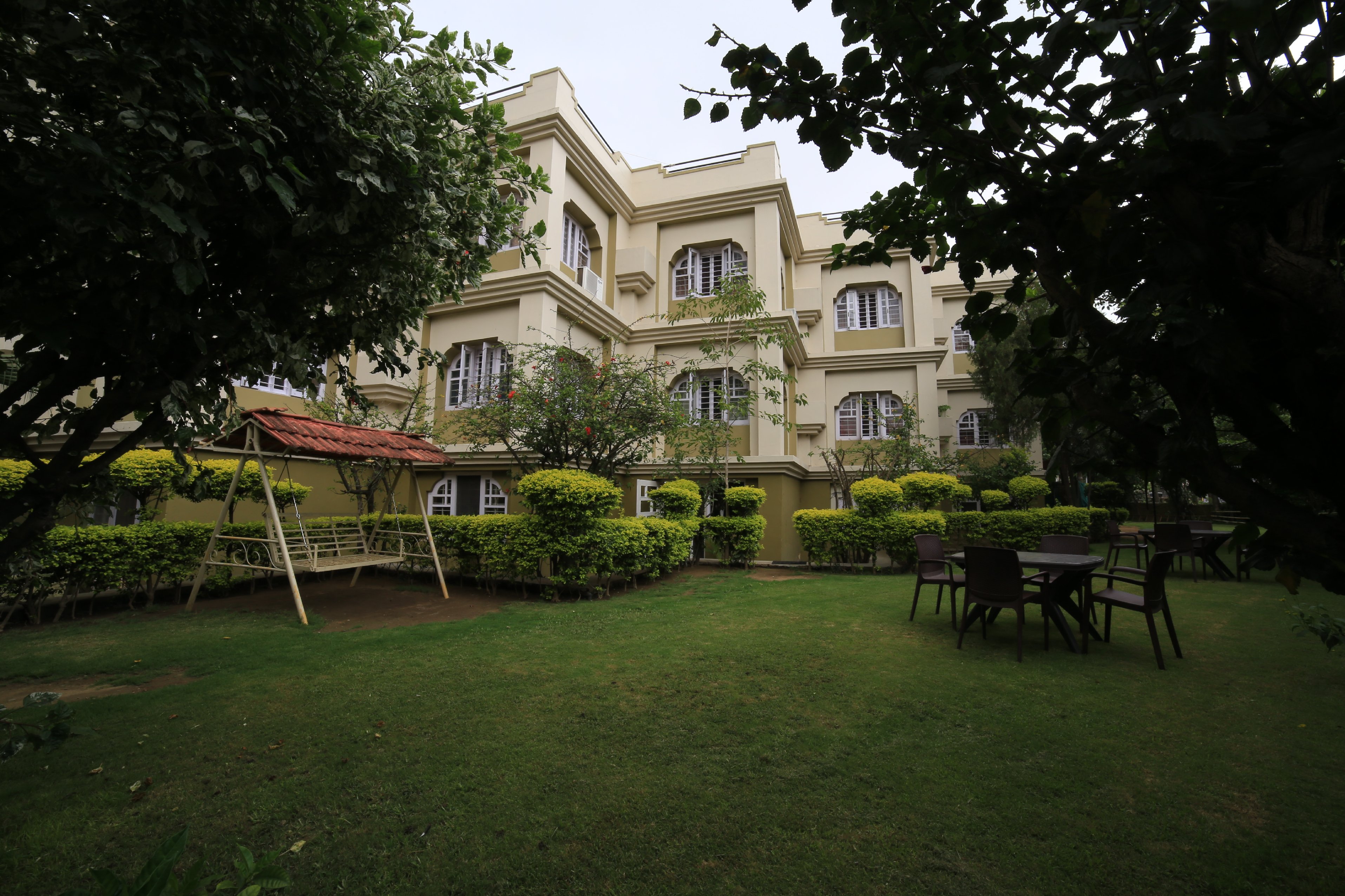 MAGANJI'S ( Pure Vegetarian ) - A COMPLETE FAMILY HOTEL - Tap to explore photos