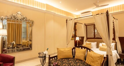 Royal Orchid Metropole Room Type - Luxury Heritage with Bathtub & Lawn view Balcony Royal Orchid Metropole Room Type - Luxury Heritage with Bathtub & Lawn view Balcony