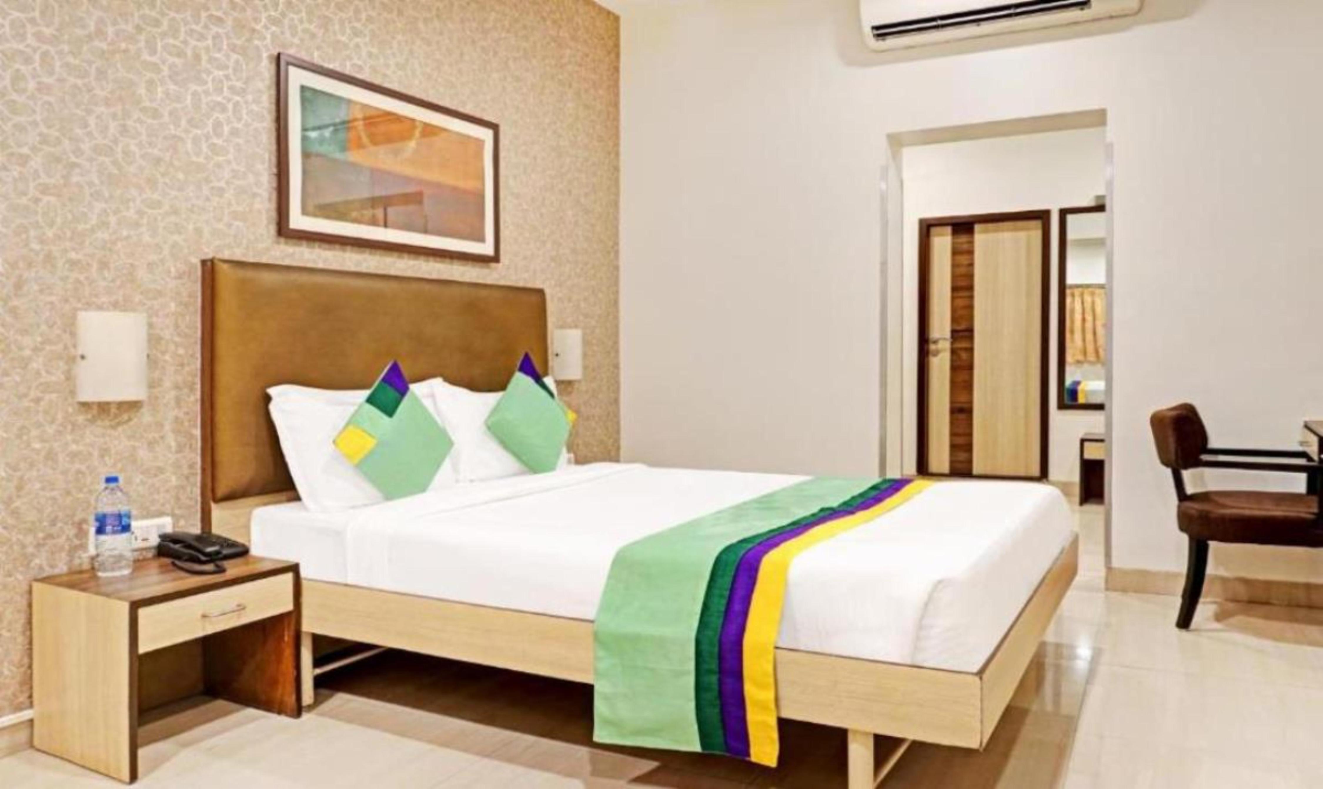 Hotel Madhav Room Type - DELUXE AC ROOM