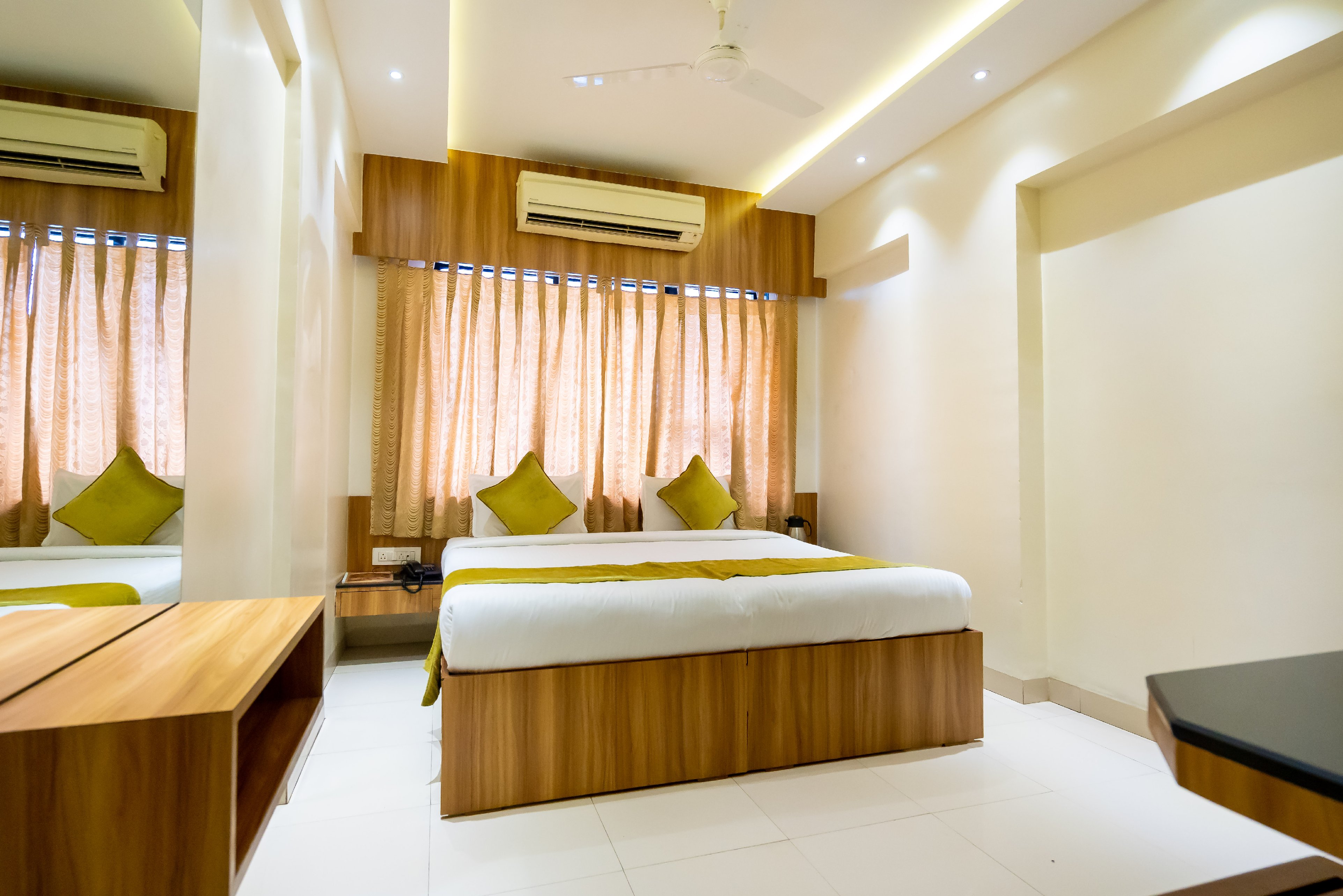 Mina International Business Hotel, Near by Nesco, Mumbai - Tap to explore photos