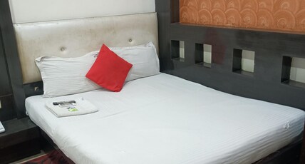 Hotel Shiv Palace Room Type - Deluxe Family Room With WiFi