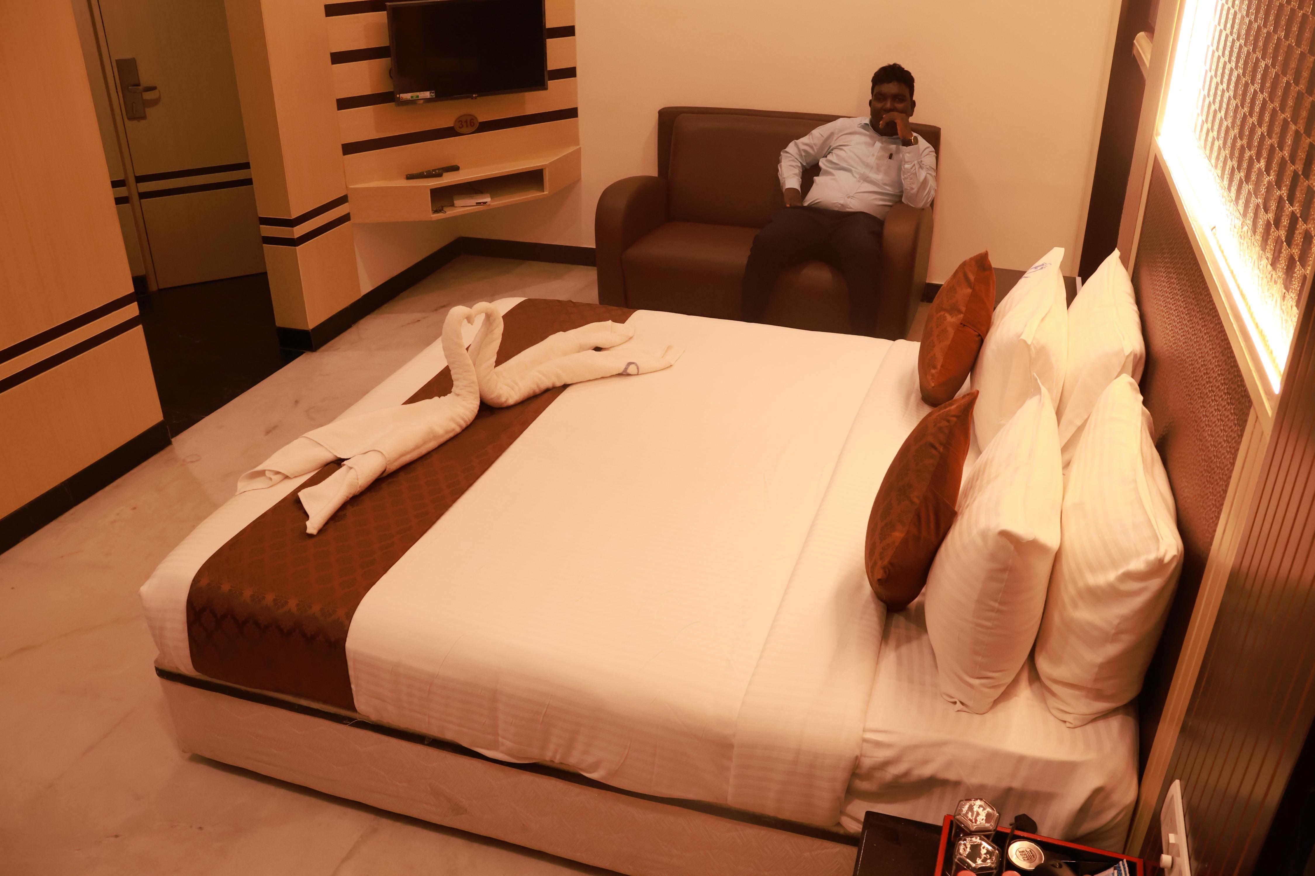 Hotel Chennai Deluxe - Tap to explore photos