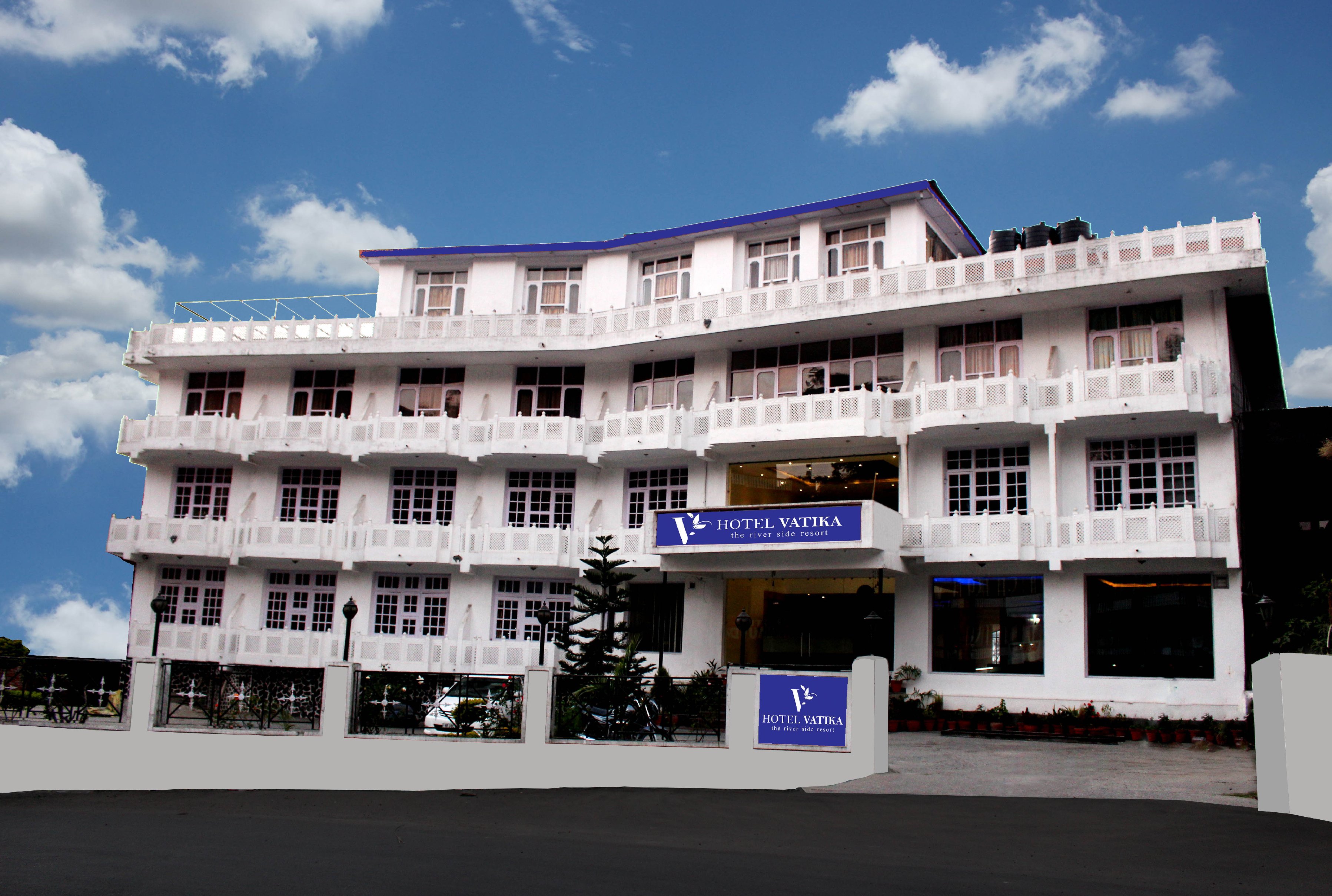 Hotel Vatika the Riverside Resort