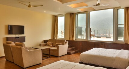 Hotel Vasundhara Palace Room Type - FAMILYSUITE ROOM with Ganges View