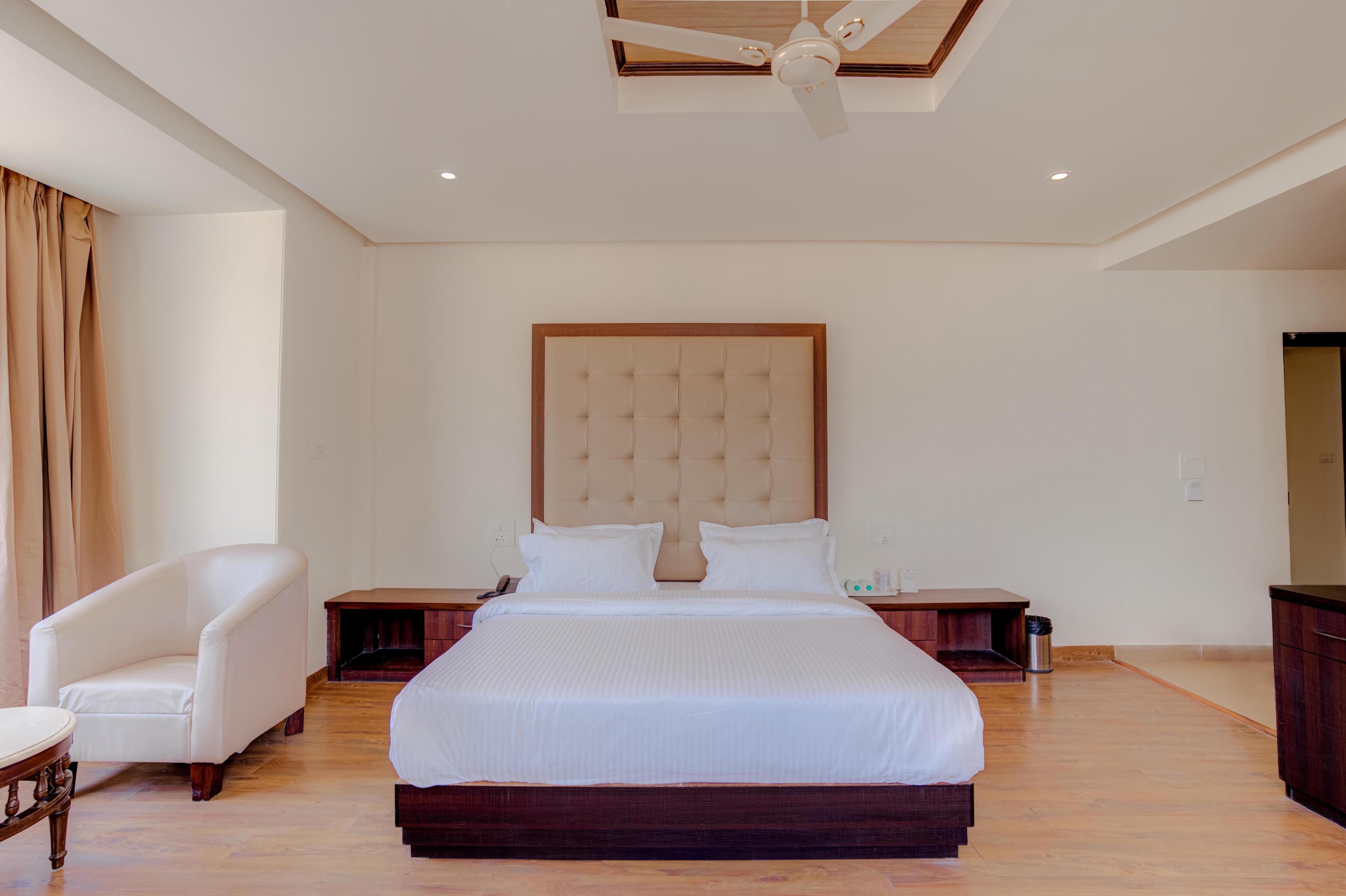 Hotel Vasundhara Palace - Tap to explore photos